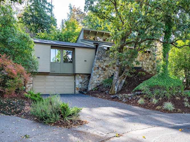 2325 Blackburn ST Eugene, OR 97405