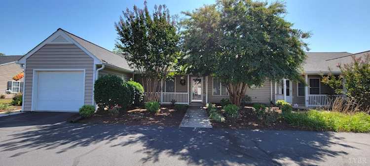 1155 Jefferson Oaks Ct Forest, VA 24551