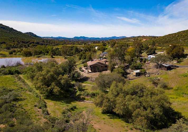 21041 Black Canyon Ramona, CA 92065