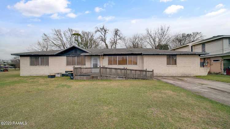 1212 Field Street New Iberia, LA 70560
