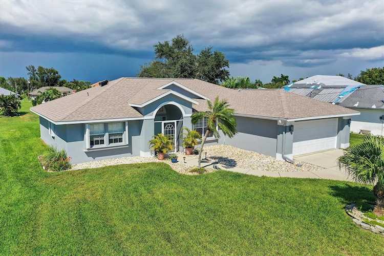 51 Sportsman Ct Rotonda West, FL 33947