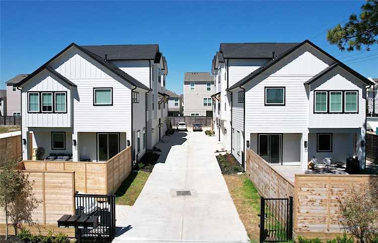 1707 Wycliffe Houston, TX 77043