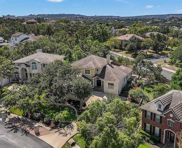 27 Lost Meadow TRL The Hills, TX 78738