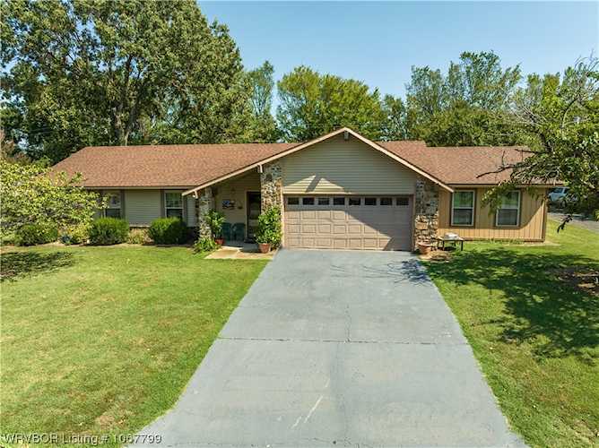 306 Woodland Hills Blvd Roland, OK 74954