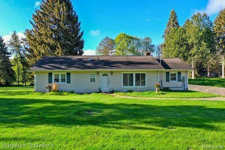 1700 Cooley Lake Rd Milford Twp, MI 48381