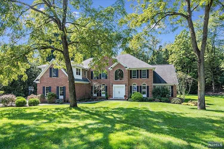 9 Matthew Place - Home for Sale in Mahwah NJ Photo 1