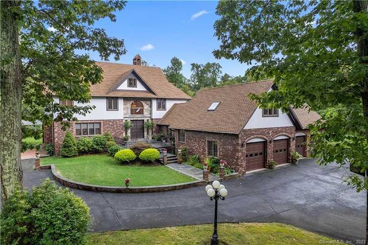 22 Old Pasture Ln Hamden, CT 06518