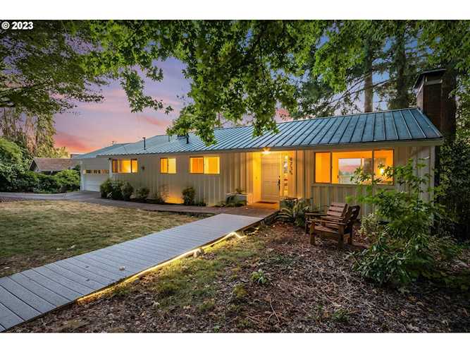 4735 SW 18th PL Portland, OR 97239
