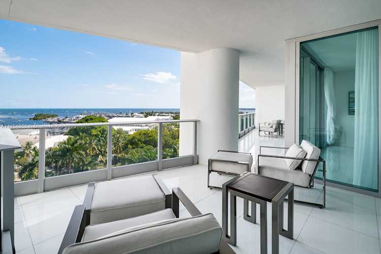 2627 S Bayshore Dr #1105 Miami, FL 33133