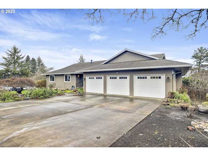2411 Saddle CT West Linn, OR 97068