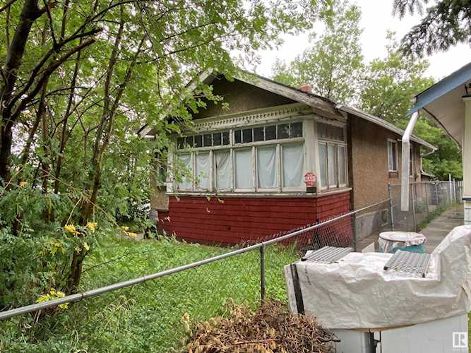 11161 97 Street Edmonton, AB T5G 1W9