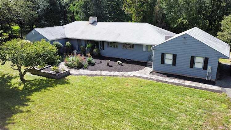 1114 Racebrook Rd Woodbridge, CT 06525
