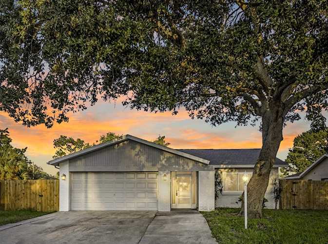 1467 Chesterfield Dr Dunedin, FL 34698