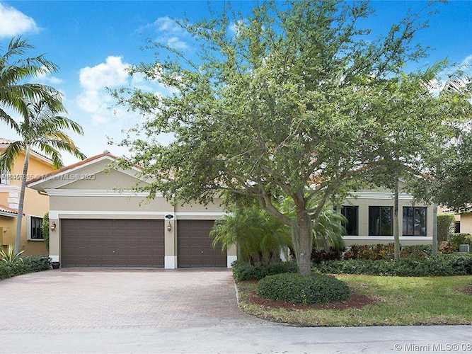 7974 SW 194 St Cutler Bay, FL 33157 | MLS A11456856 Photo 1