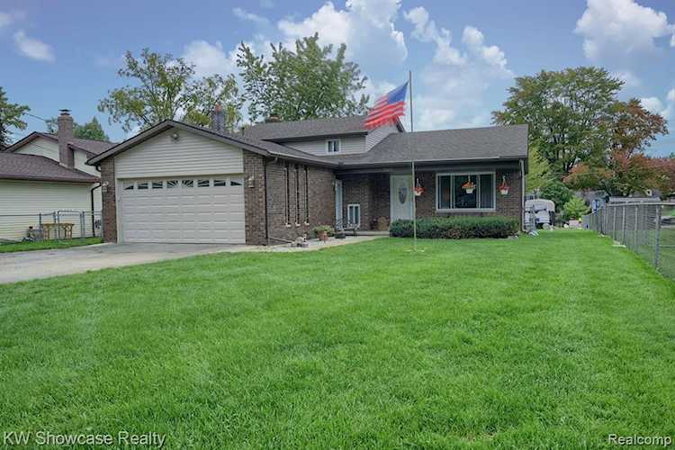 3323 W Clarice Ave Highland Twp, MI 48356
