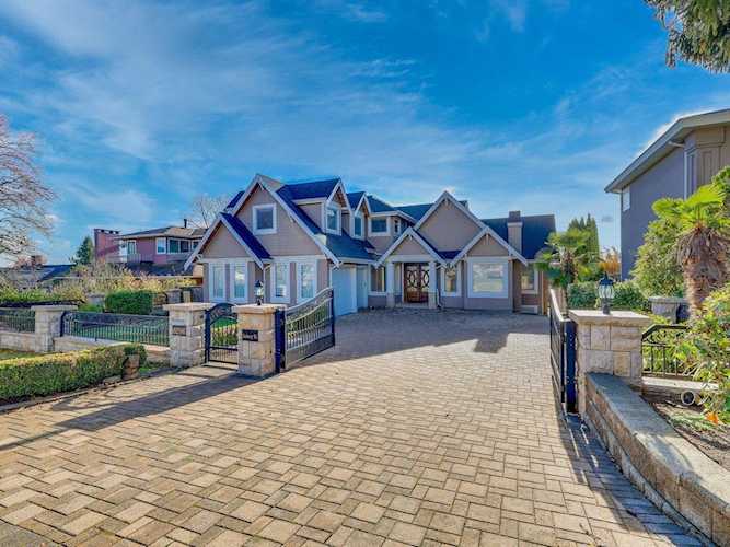 6296 Aubrey Street Burnaby, BC V5B 2E1