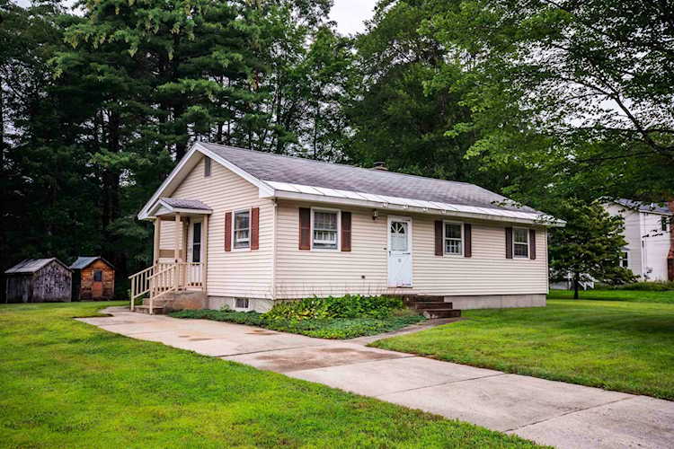 10 Minuteman Ave Merrimack, NH 03054 | MLS 4965823 Photo 1