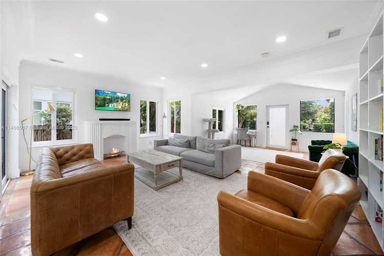 1226 Lenox Ave Miami Beach, FL 33139