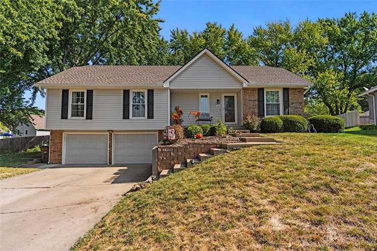 113 N Landcaster Dr Raymore, MO 64083 | MLS 2452621 Photo 1