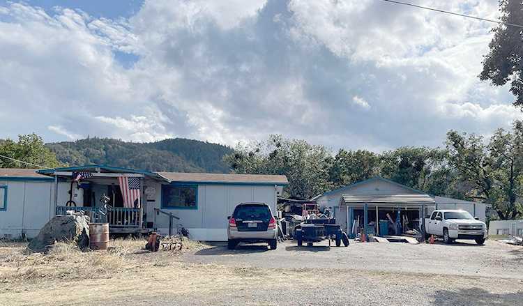 5421 Old Stage Rd Central Point, OR 97502