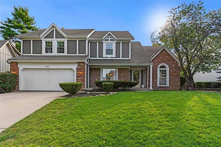 8401 Greenwood Circle Lenexa, KS 66215 | MLS 2455182 Photo 1