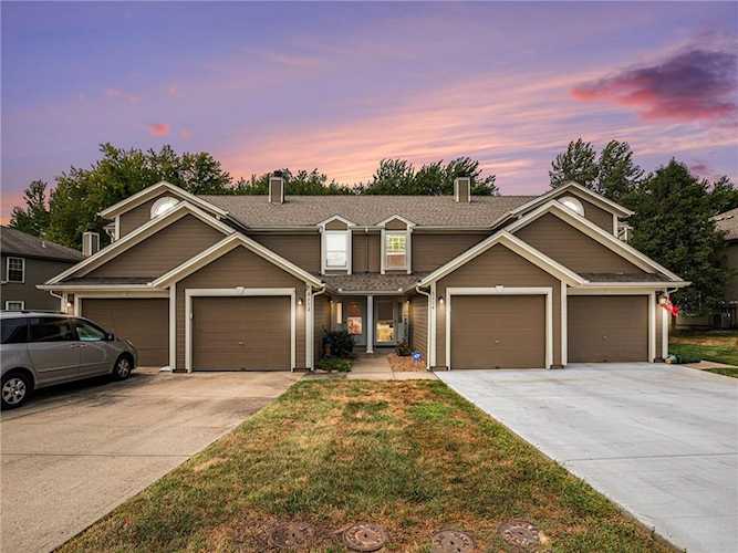 6114 NE Moonstone Ct Lee's Summit, MO 64064 | MLS 2454811 Photo 1