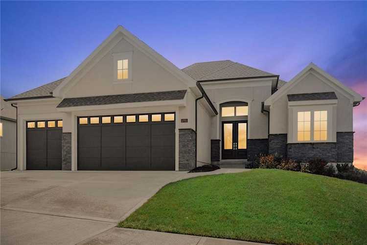 5765 NW Barn Hill Rd Parkville, MO 64152