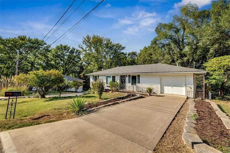7320 Sloan Ave Kansas City, KS 66109 | MLS 2455630 Photo 1