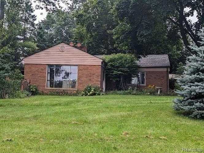 1100 Inwood Rd Rochester, MI 48306