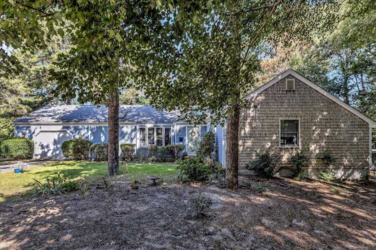 11 Barnacle Lane Mashpee, MA 02649
