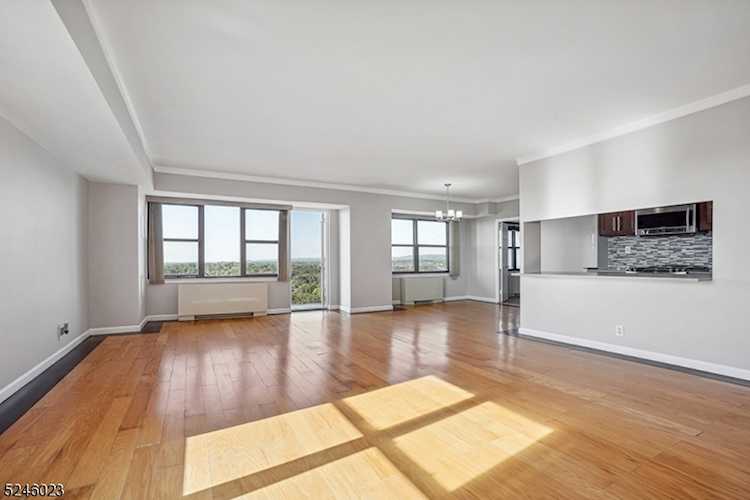 285 Aycrigg Ave Passaic City, NJ 07055
