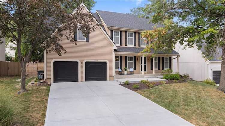 8348 Acuff Ln Lenexa, KS 66215 | MLS 2455904 Photo 1