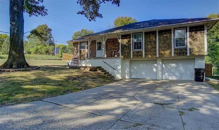 3024 Iva Dr Independence, MO 64057 | MLS 2455491 Photo 1