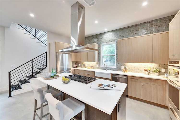 1510 Palma PLZ #B Austin, TX 78703