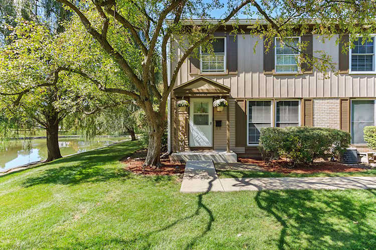 1230 Bunker Hill Ct #D Wheaton, IL 60189