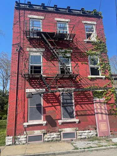 820 Charlotte ST Cincinnati, OH 45214