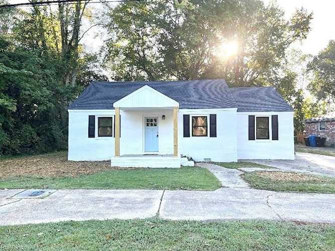 2062 Salem Rd Virginia Beach, VA 23456