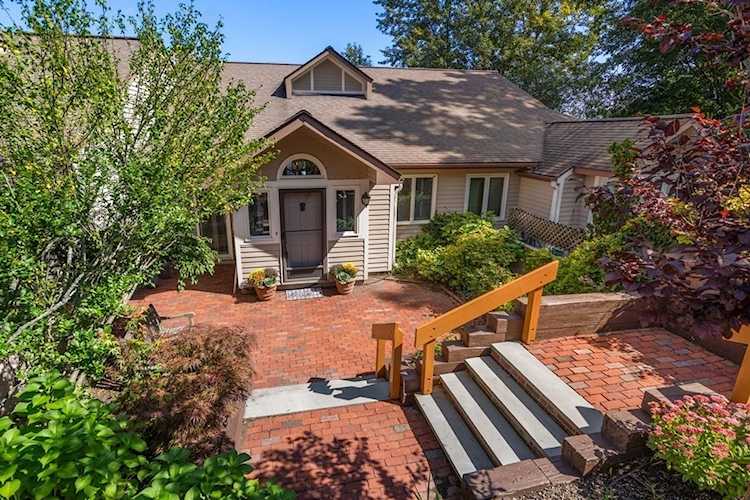 67 Algonquin Rd #67 Newton, MA Chestnut Hill 02467 | Town Property Group Photo 1