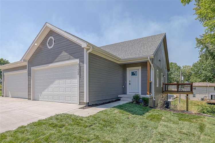 8260 Sunset Dr #A De Soto, KS 66018