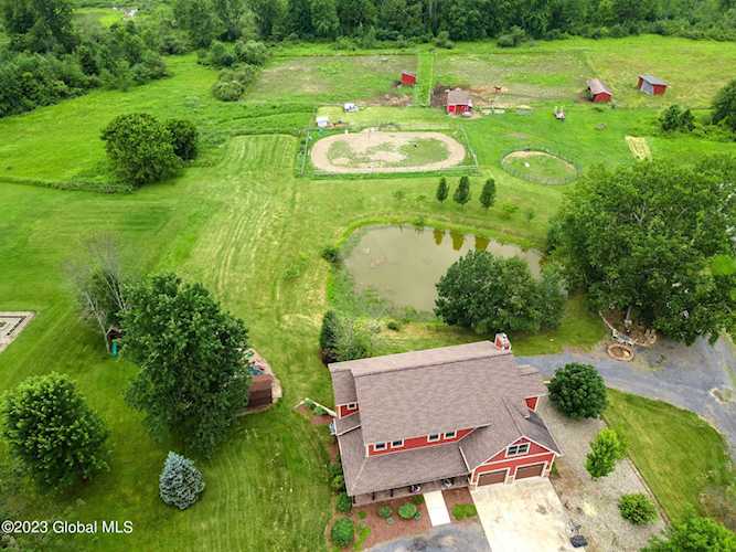 17 Straight Ln Feura Bush, NY 12067