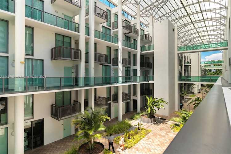 6000 Collins Ave #121 Miami Beach, FL 33140