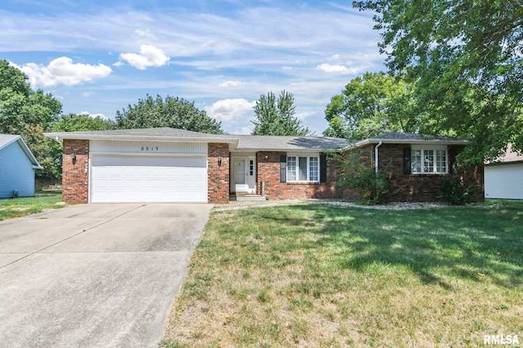 2517 Longwood Dr Springfield, IL 62704