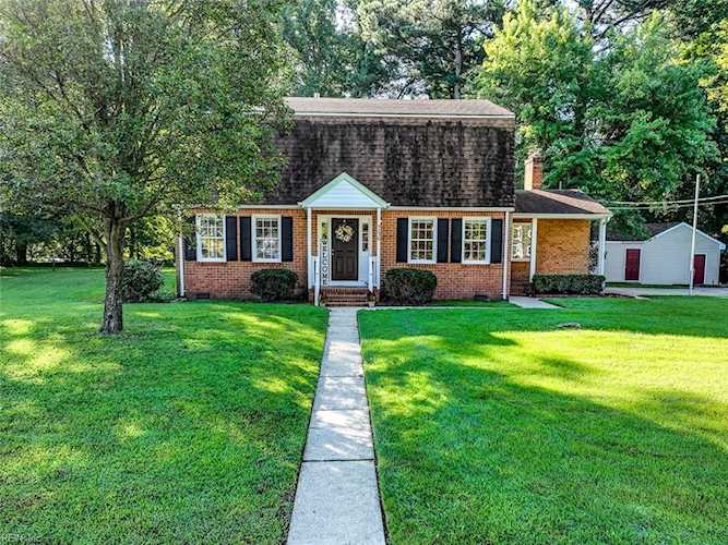 4236 Redfern Ln Chesapeake, VA 23321