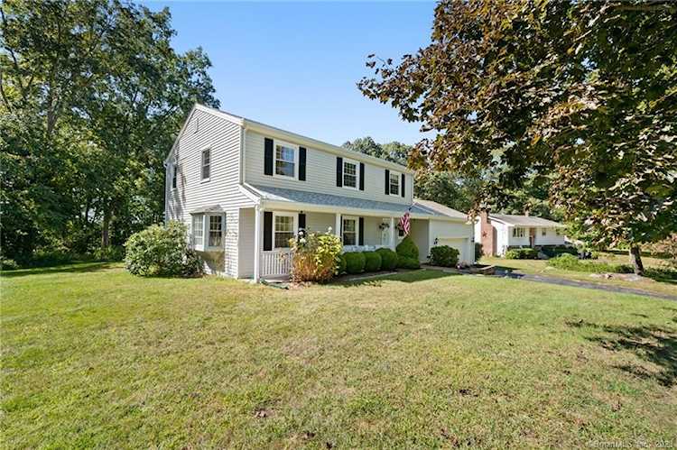 15 Ferry View Dr Ledyard, CT 06335