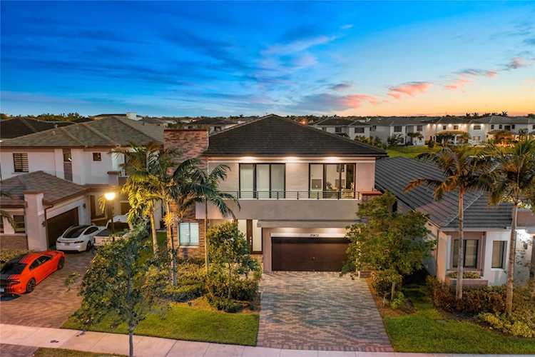 10472 Waves Way Parkland, FL 33076