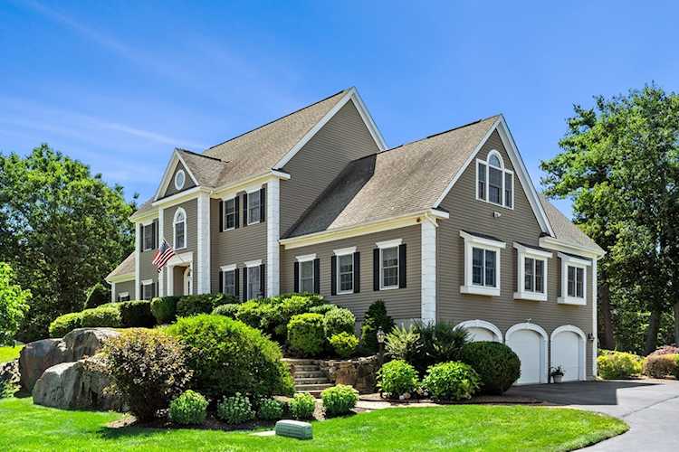 1 Lafayette Lane Wenham, MA 01984