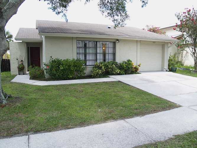 10327 Chadbourne Dr Tampa, FL 33624