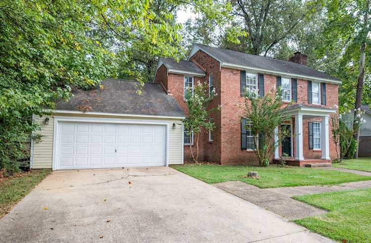 113 Elm Place Starkville, MS 39759