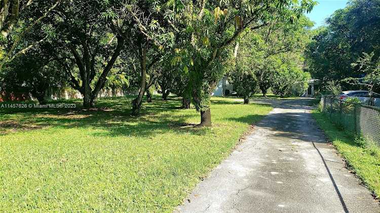 8395 SW 112th St Miami, FL 33156