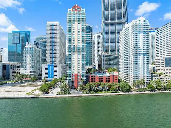 1155 Brickell Bay Dr #1905 Miami, FL 33131